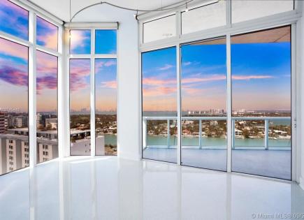 Penthouse pour 901 303 Euro à Miami, États-Unis