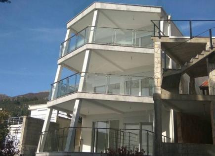 Casa para 450 000 euro en Dobra Voda, Montenegro