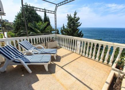 Villa for 650 000 euro in Dobra Voda, Montenegro