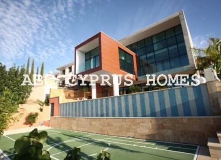 Villa for 1 800 000 euro in Kamares, Cyprus