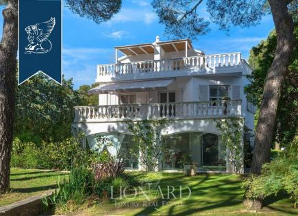 Villa in Livorno, Italy (price on request)