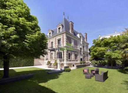 Château pour 5 250 000 Euro à Paris, France