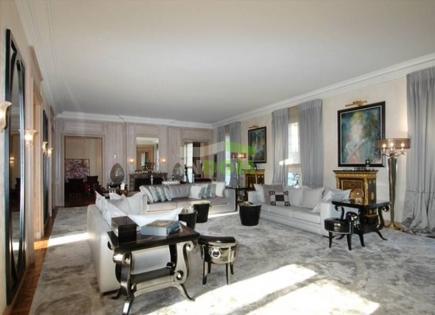 Apartment for 8 900 000 euro in Paris, France