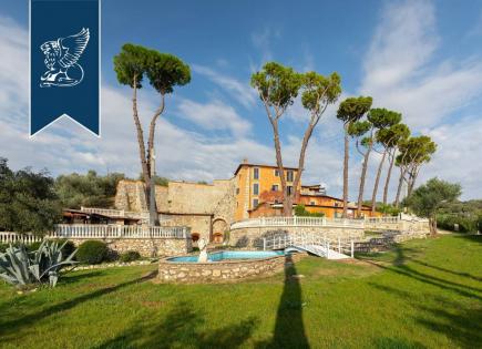 Villa for 2 800 000 euro in Rome, Italy