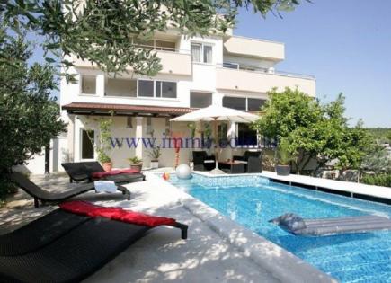 Villa for 1 200 000 euro in Trogir, Croatia