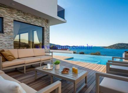 Villa for 1 480 000 euro in Rogoznica, Croatia