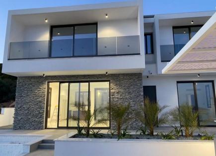 Villa for 1 200 000 euro in Paphos, Cyprus