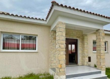 Bungalow for 300 000 euro in Paphos, Cyprus