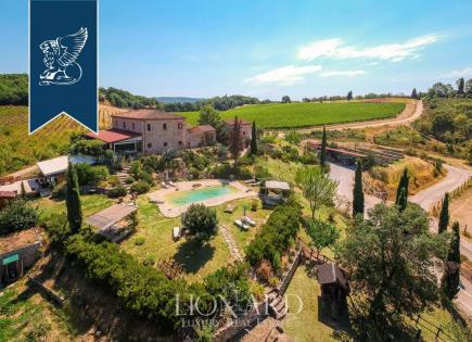 Farm for 2 500 000 euro in Siena, Italy