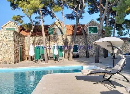 Villa for 2 800 000 euro in Sutivan, Croatia