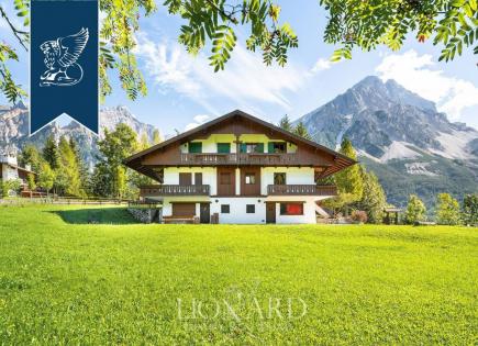 Villa for 3 300 000 euro in Belluno, Italy