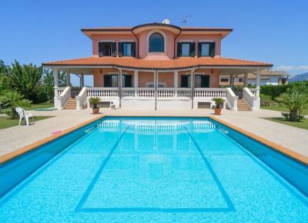 Villa for 800 000 euro in Scalea, Italy