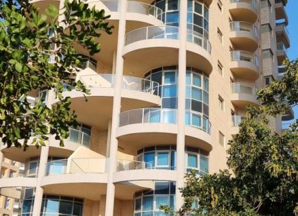 Appartement pour 2 350 Euro par mois à Netanya, Israël