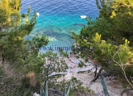 Land for 2 200 000 euro in Omis, Croatia