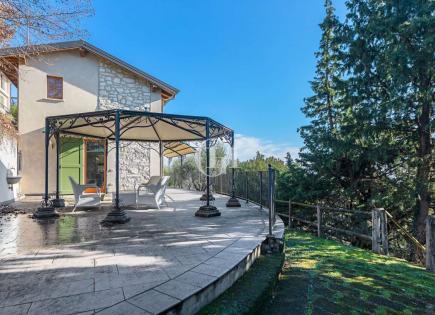 Villa pour 780 000 Euro par le Lac de Garde, Italie