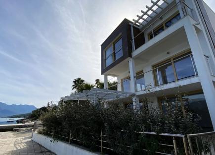 Villa for 2 100 000 euro in Krasici, Montenegro