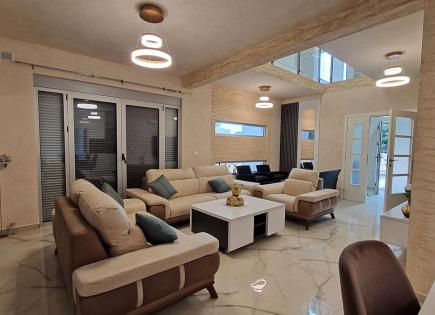 Villa para 310 000 euro en Dobra Voda, Montenegro
