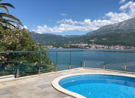 Villa for 2 300 000 euro in Herceg-Novi, Montenegro