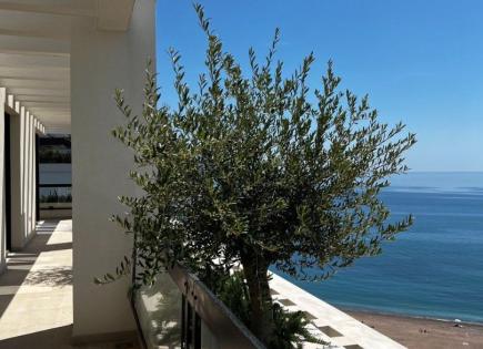 Wohnung für 240 000 euro in Becici, Montenegro