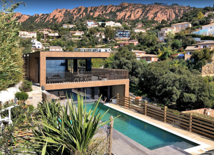 Villa for 9 100 euro per week in Saint-Raphael, France