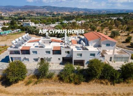 Casa lucrativa para 800 000 euro en Pafos, Chipre