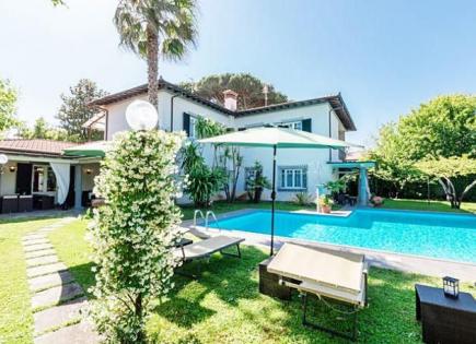 Villa pour 6 000 000 Euro à Forte dei Marmi, Italie