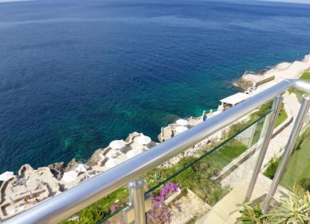 Flat for 550 000 euro in Dobra Voda, Montenegro