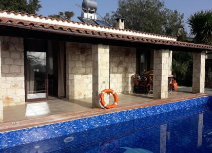 Bungalow for 215 000 euro in Paphos, Cyprus