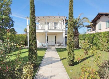 Villa pour 2 800 000 Euro à Forte dei Marmi, Italie