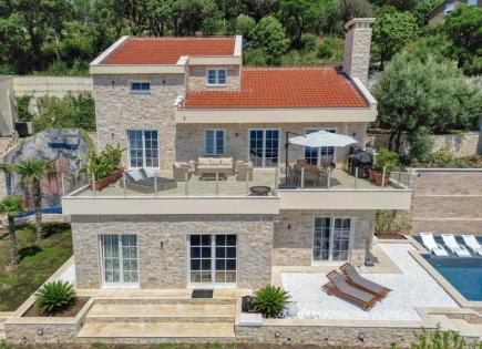 Villa for 1 300 000 euro in Herceg-Novi, Montenegro