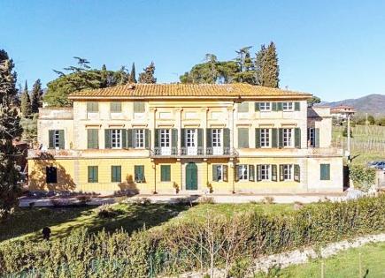 Manor for 1 300 000 euro in Lucca, Italy