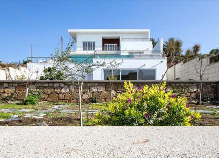 House for 2 100 000 euro in Paphos, Cyprus