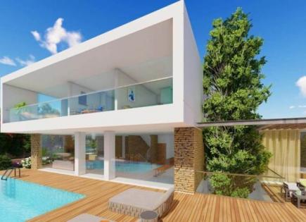 House for 2 550 000 euro in Paphos, Cyprus