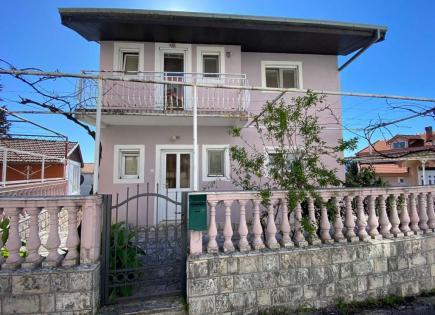 Haus für 460 000 euro in Tivat, Montenegro