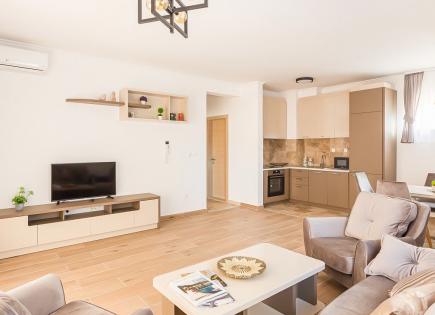 Flat for 260 000 euro in Przno, Montenegro