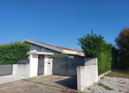 Villa for 700 000 euro in Italy