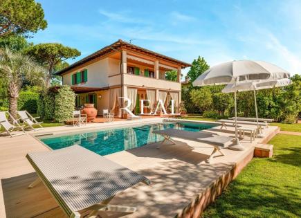 Villa pour 65 000 Euro par mois à Forte dei Marmi, Italie