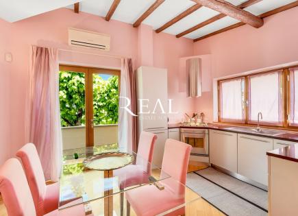 Flat for 1 100 000 euro in Forte dei Marmi, Italy