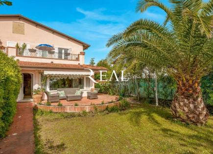 Villa for 40 000 euro per month in Forte dei Marmi, Italy