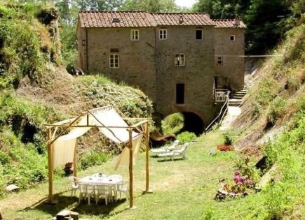 Casa per 875 000 euro a Lucca, Italia