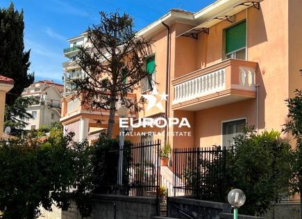 Appartement pour 320 000 Euro à San Remo, Italie