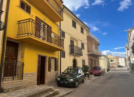 Townhouse for 50 000 euro in Campobasso, Italy