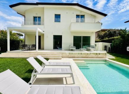 Villa für 2 700 000 euro in Marina di Pietrasanta, Italien