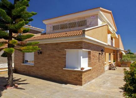 Chalet for 470 000 euro in Calafell, Spain