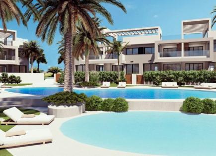 Bungalow for 259 900 euro in Torrevieja, Spain