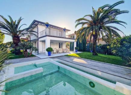 Villa para 3 500 000 euro en Forte dei Marmi, Italia