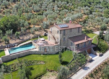 House for 2 400 000 euro in Cortona, Italy