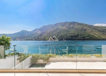 Villa for 2 000 000 euro in Lepetane, Montenegro