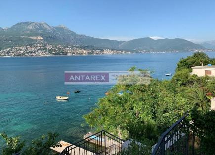 Villa for 2 000 000 euro in Njivice, Montenegro