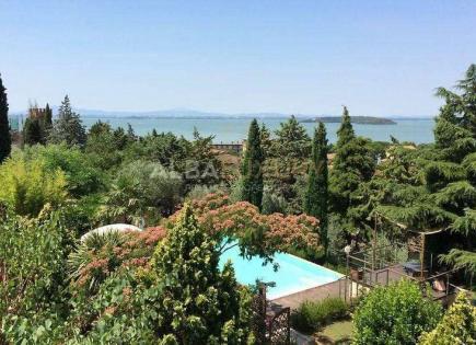 Villa for 1 400 000 euro in Passignano sul Trasimeno, Italy